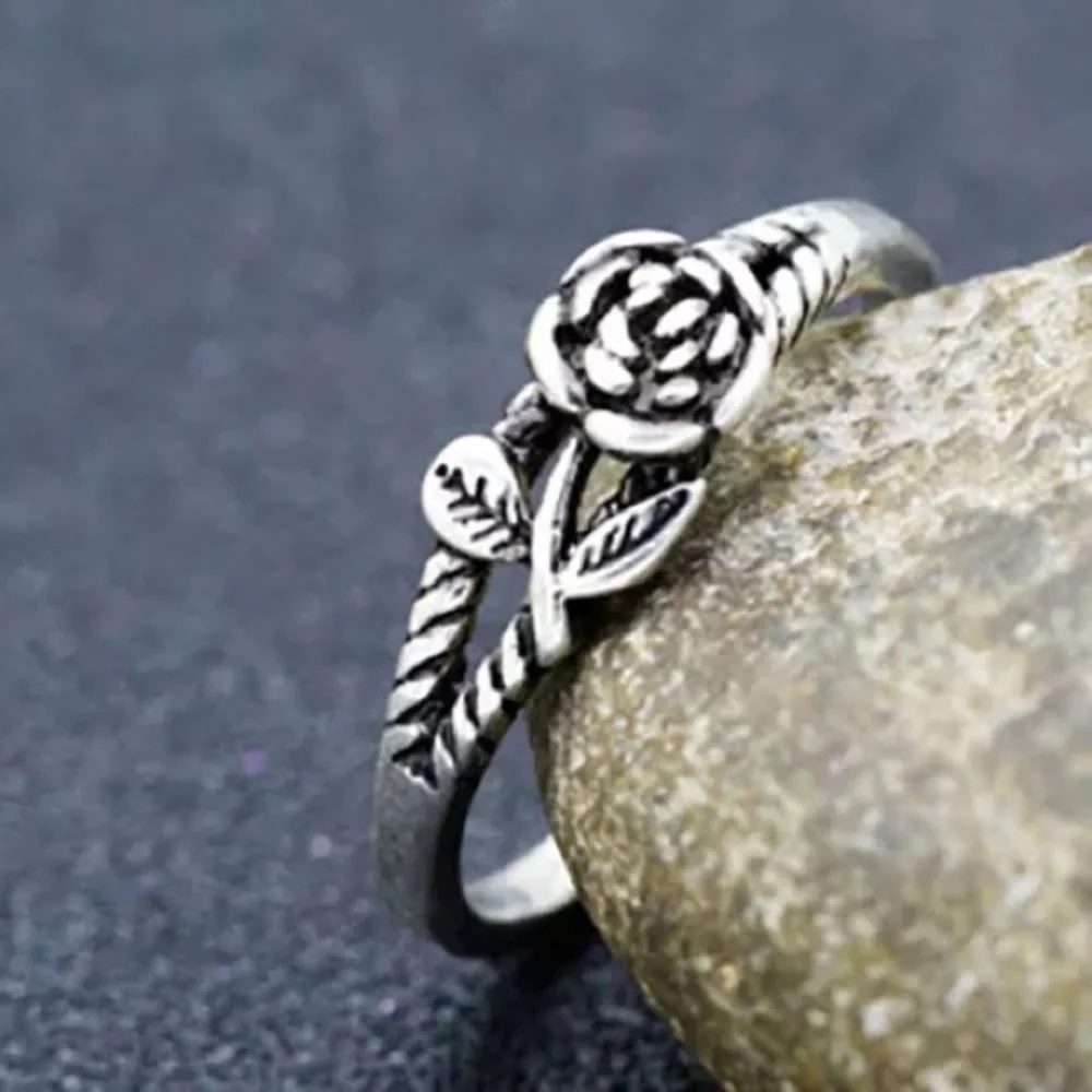 New Women’s Delicate Adjustable Flower Ring